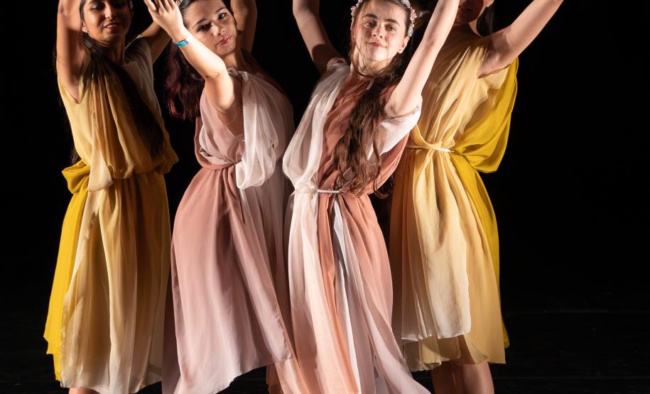 Dhalika Escola de Dança realiza mostra de alunas no Guairinha