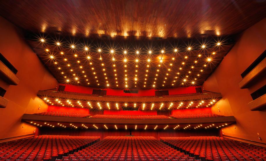 Teatro Guaíra é vencedor do Prêmio Cenym na categoria "Melhor Teatro" em 2025.