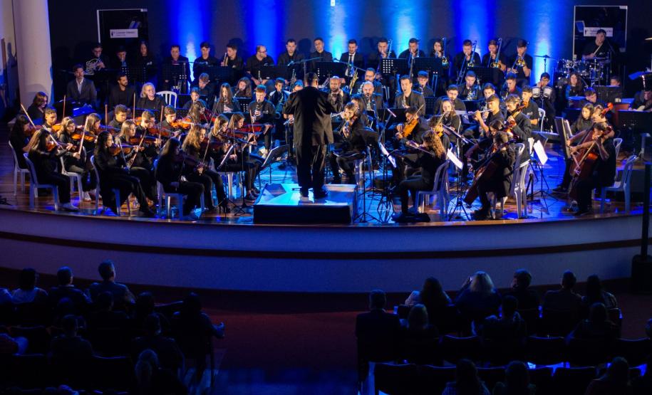 Palmeira Jazz Sinfônica apresenta o espetáculo “América Latina In Concert” no Guairinha