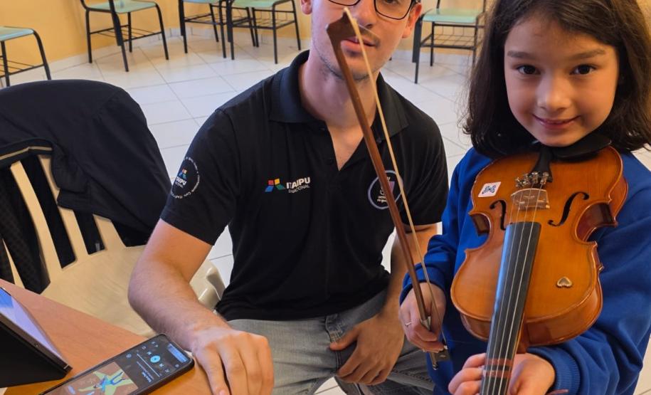 Tributo ao Elvis com a Orquestra Cordas do Iguaçu chega aos palcos do Guairão