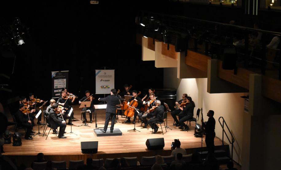 Tributo ao Elvis com a Orquestra Cordas do Iguaçu chega aos palcos do Guairão