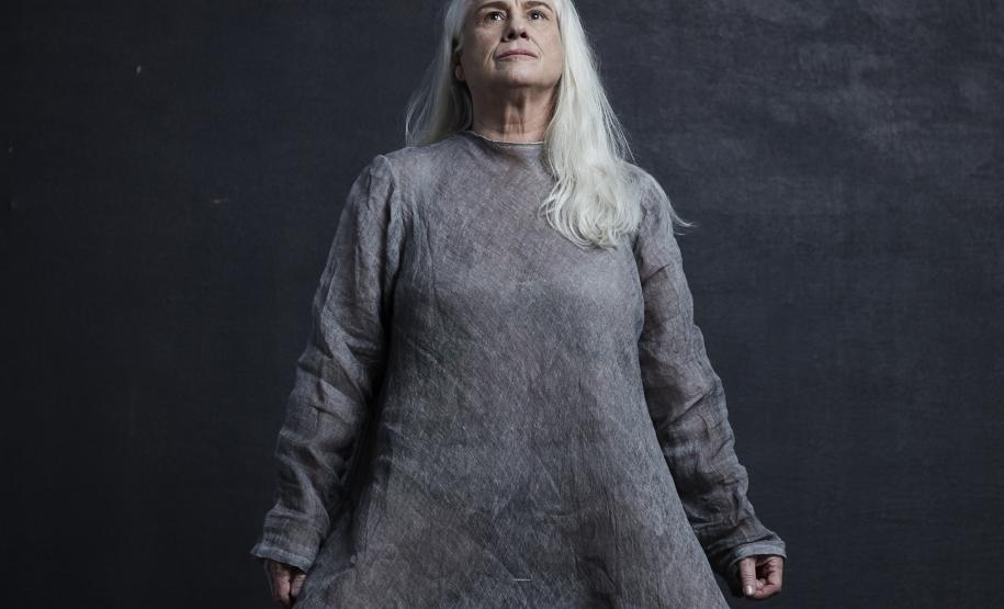 Ficções: Monólogo estrelado por Vera Holtz retorna a Curitiba