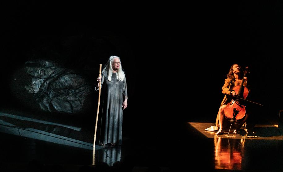 Ficções: Monólogo estrelado por Vera Holtz retorna a Curitiba