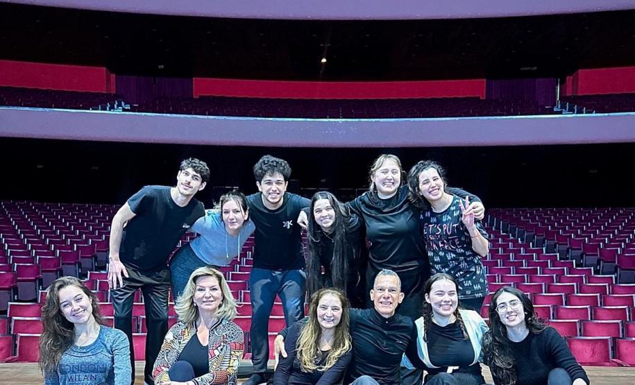 Curso gratuito do Teatro Guaíra forma 95 artistas em 2025