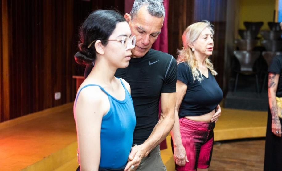 Curso gratuito do Teatro Guaíra forma 95 artistas em 2025