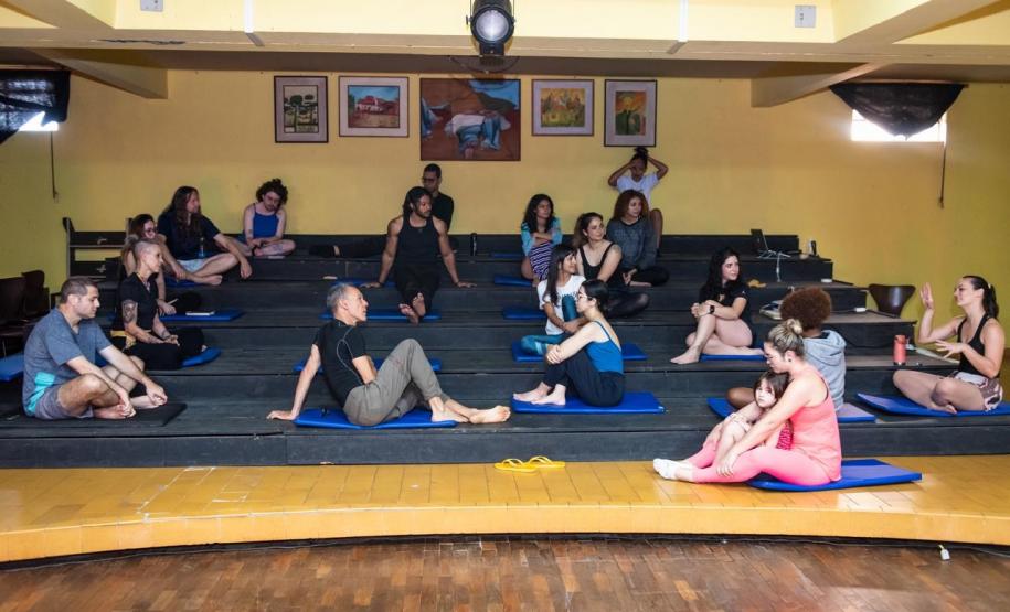 Curso gratuito do Teatro Guaíra forma 95 artistas em 2025