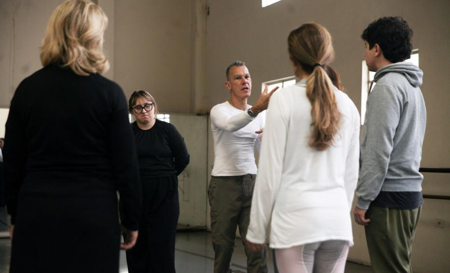 Curso gratuito do Teatro Guaíra forma 95 artistas em 2025