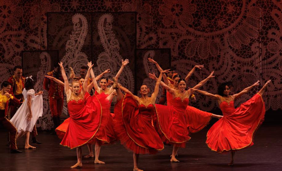 “O Quebra-Nozes”: montagem do Teatro Guaíra emociona plateia lotada na primeira noite de apresentação