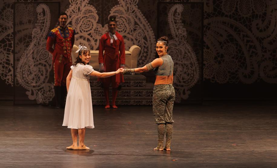 “O Quebra-Nozes”: montagem do Teatro Guaíra emociona plateia lotada na primeira noite de apresentação