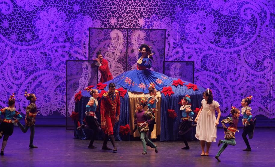 “O Quebra-Nozes”: montagem do Teatro Guaíra emociona plateia lotada na primeira noite de apresentação