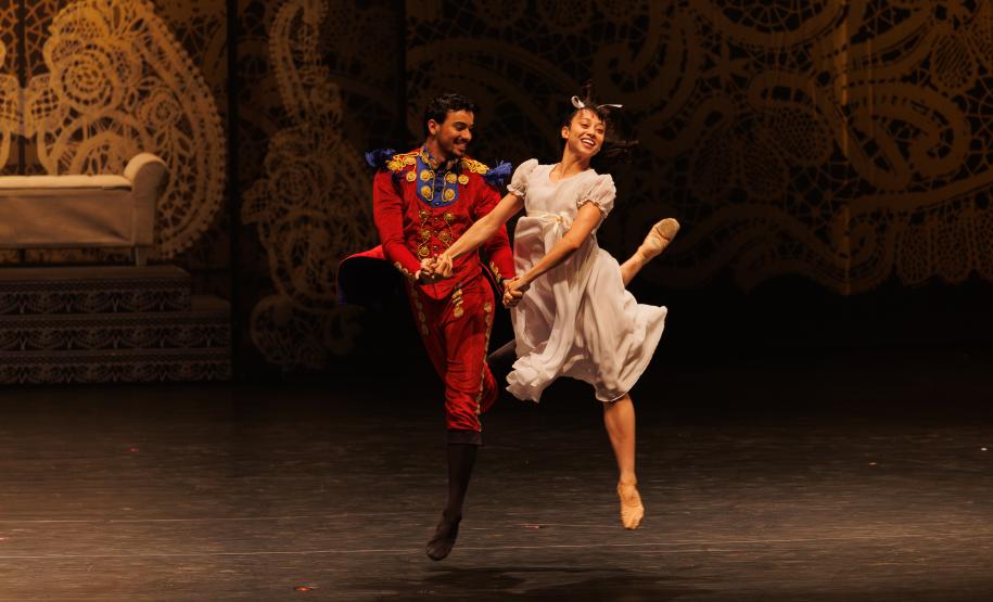 “O Quebra-Nozes”: montagem do Teatro Guaíra emociona plateia lotada na primeira noite de apresentação