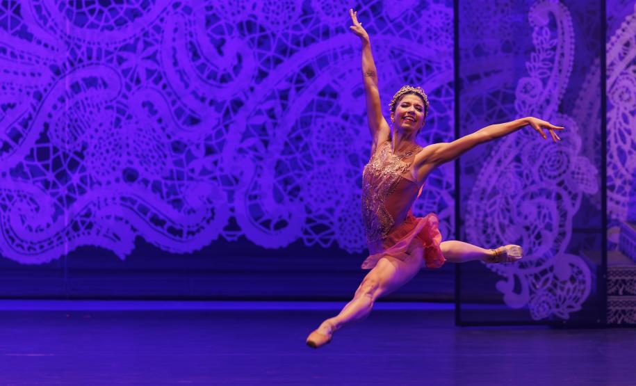 “O Quebra-Nozes”: montagem do Teatro Guaíra emociona plateia lotada na primeira noite de apresentação