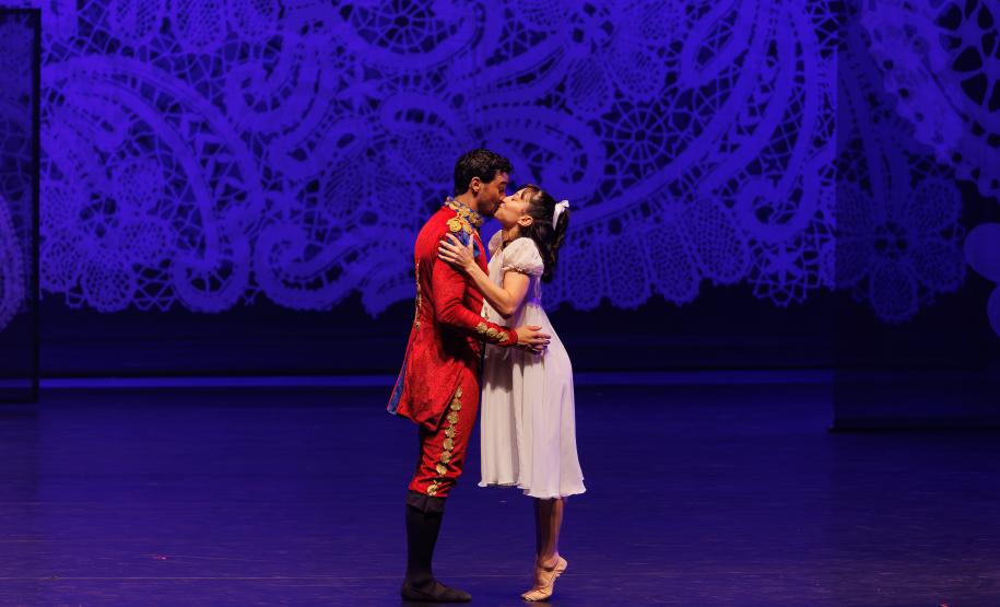 “O Quebra-Nozes”: montagem do Teatro Guaíra emociona plateia lotada na primeira noite de apresentação