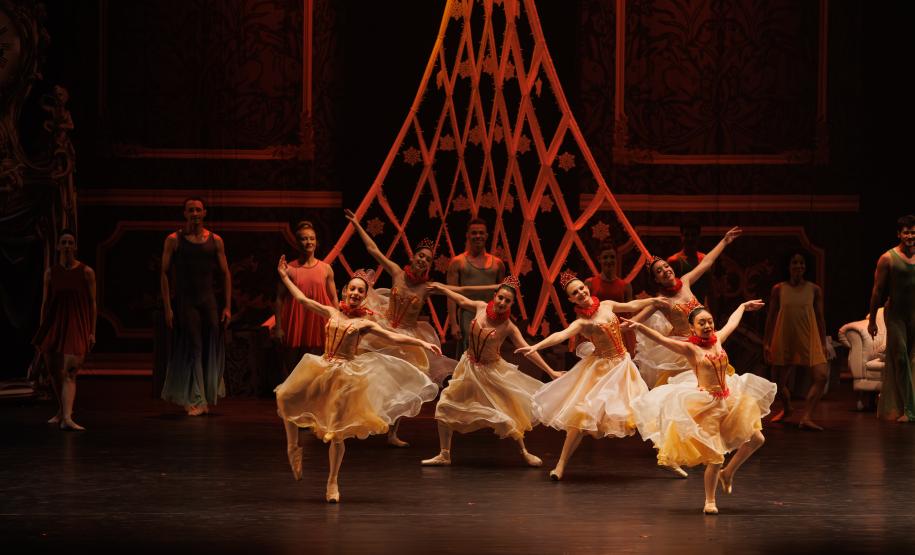 “O Quebra-Nozes”: montagem do Teatro Guaíra emociona plateia lotada na primeira noite de apresentação