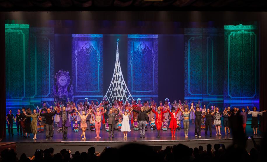 “O Quebra-Nozes”: montagem do Teatro Guaíra emociona plateia lotada na primeira noite de apresentação