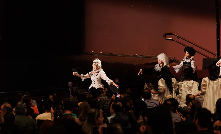 “O Quebra-Nozes”: montagem do Teatro Guaíra emociona plateia lotada na primeira noite de apresentação