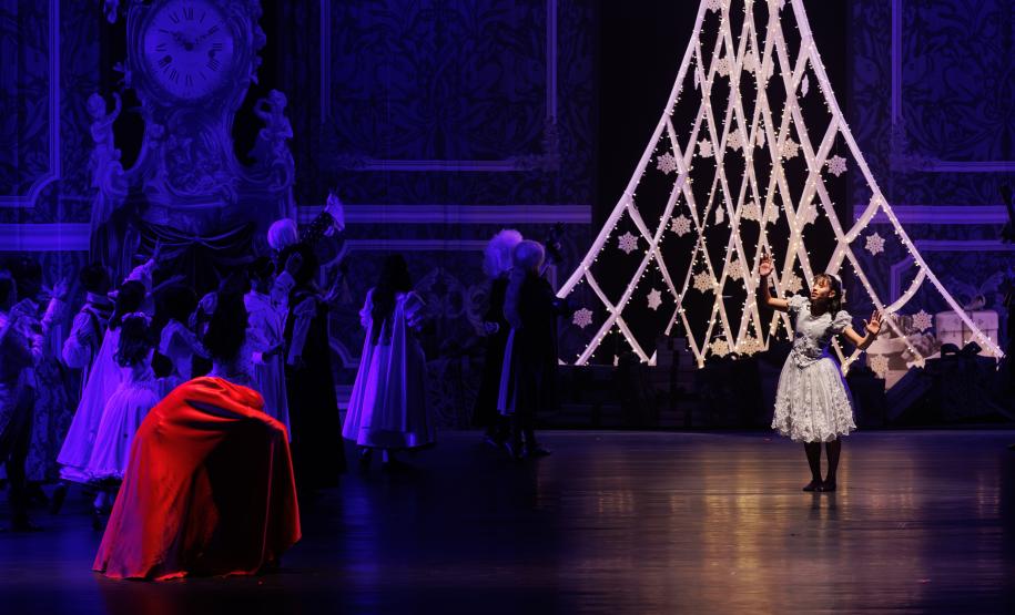 “O Quebra-Nozes”: montagem do Teatro Guaíra emociona plateia lotada na primeira noite de apresentação