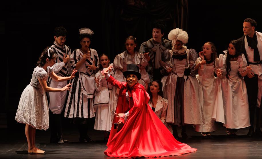 “O Quebra-Nozes”: montagem do Teatro Guaíra emociona plateia lotada na primeira noite de apresentação