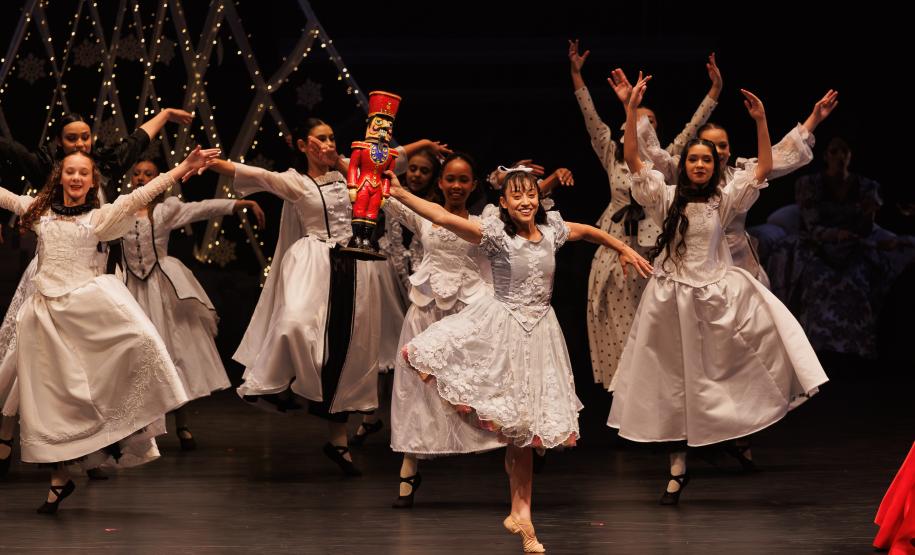 “O Quebra-Nozes”: montagem do Teatro Guaíra emociona plateia lotada na primeira noite de apresentação