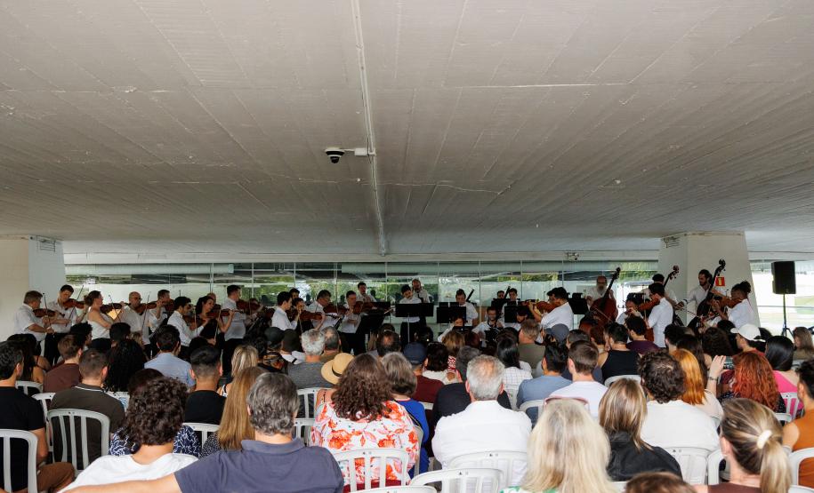 Orquestra Sinfônica do Paraná no Museu Oscar Niemeyer em dezembro de 2025