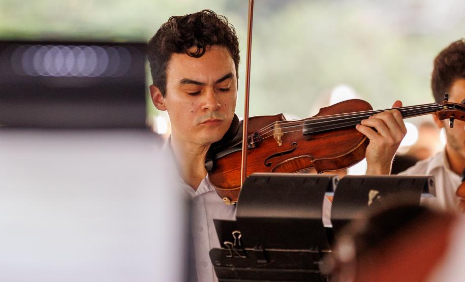 Orquestra Sinfônica do Paraná no Museu Oscar Niemeyer em dezembro de 2025