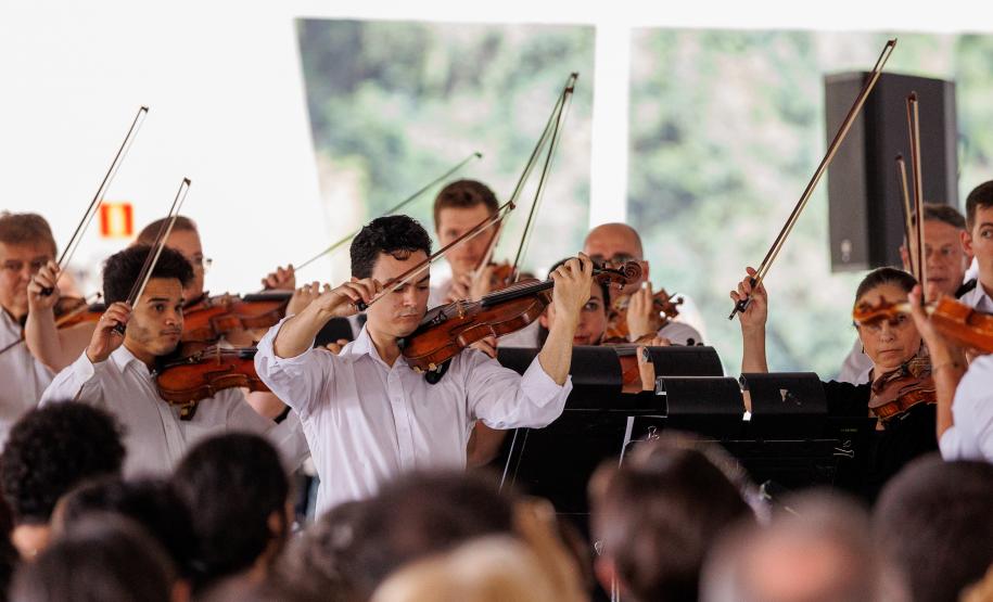 Orquestra Sinfônica do Paraná no Museu Oscar Niemeyer em dezembro de 2025