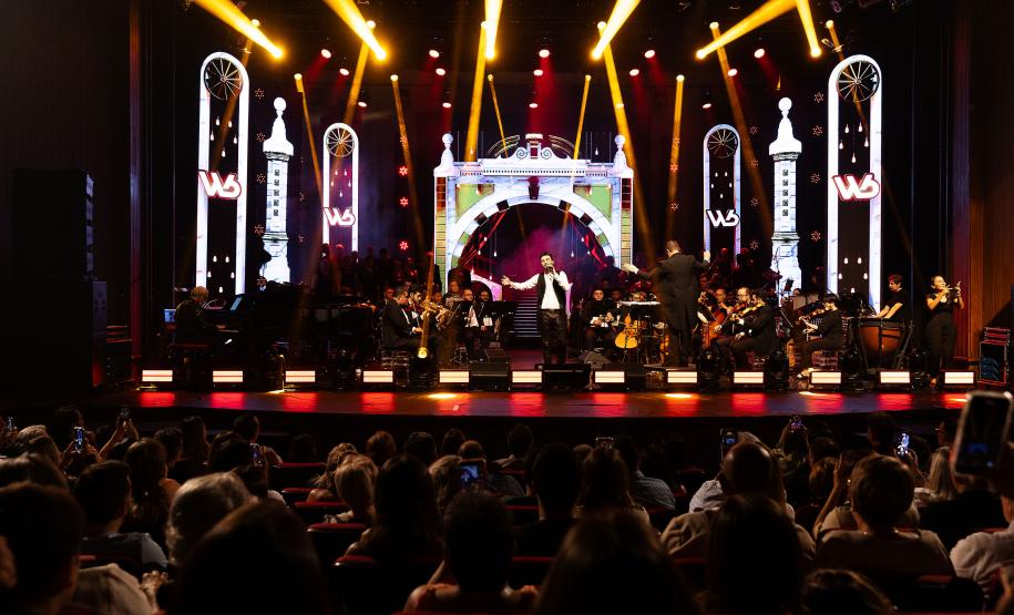 Uma série de atrações  da Oficina de Música de Curitiba estarão presentes nos palcos do Teatro Guaíra, entre elas  o espetáculo Sertanejo Sinfônico conduzido por Wagner Barreto.
