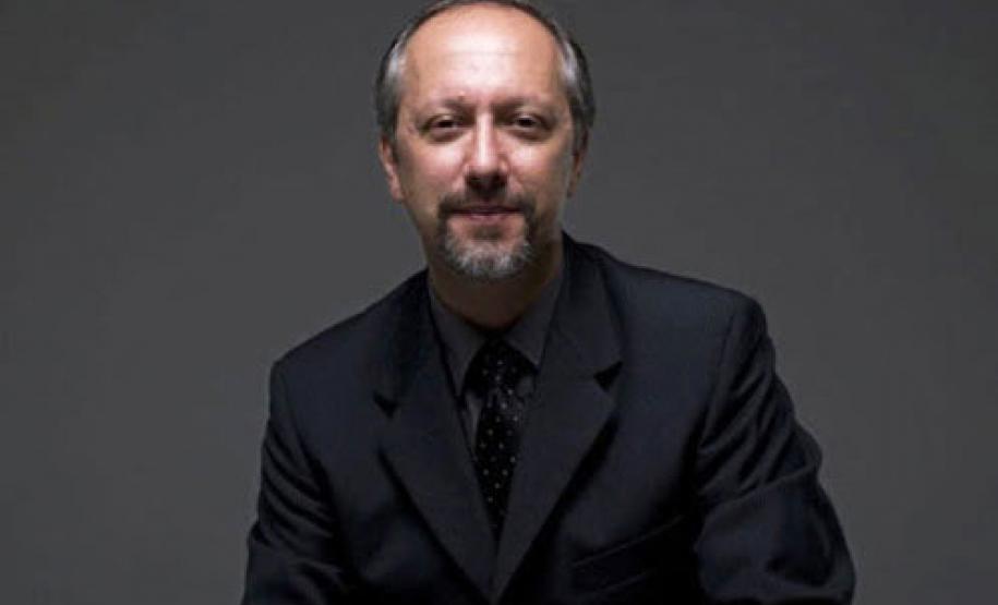 O maestro Abel Rocha que irá conduzir o concerto de abertura da Oficina de Música de Curitiba.