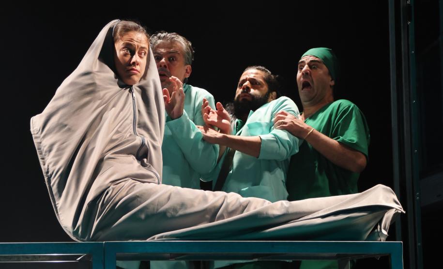 Grupo Antropofocus apresenta comédia "Pela Hora da Morte" no Teatro Zé Maria
