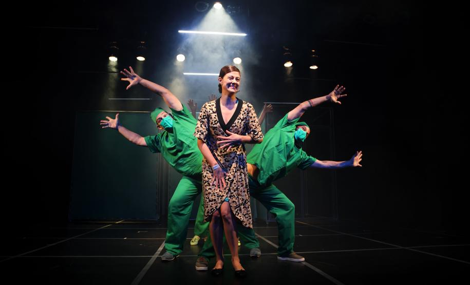 Grupo Antropofocus apresenta comédia "Pela Hora da Morte" no Teatro Zé Maria