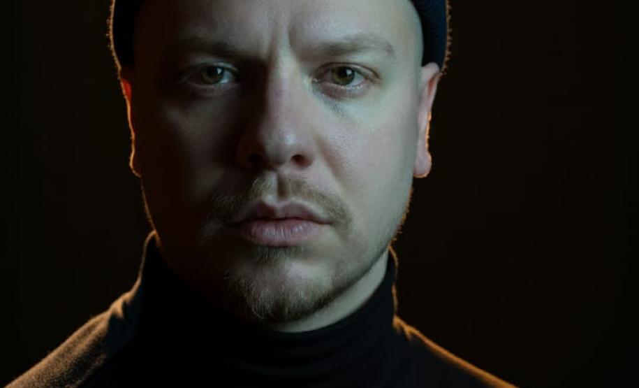 “O Preso” estreia no Teatro Zé Maria com crítica à corrupção, ao fanatismo e à falsa moral