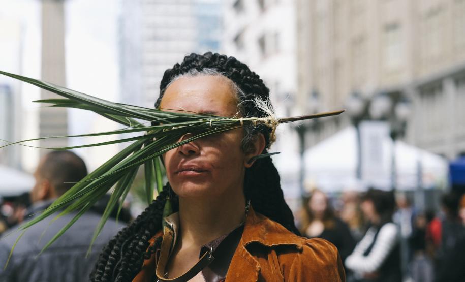 "Raçudas", peça reflete sobre raça, gênero e pertencimento no Brasil