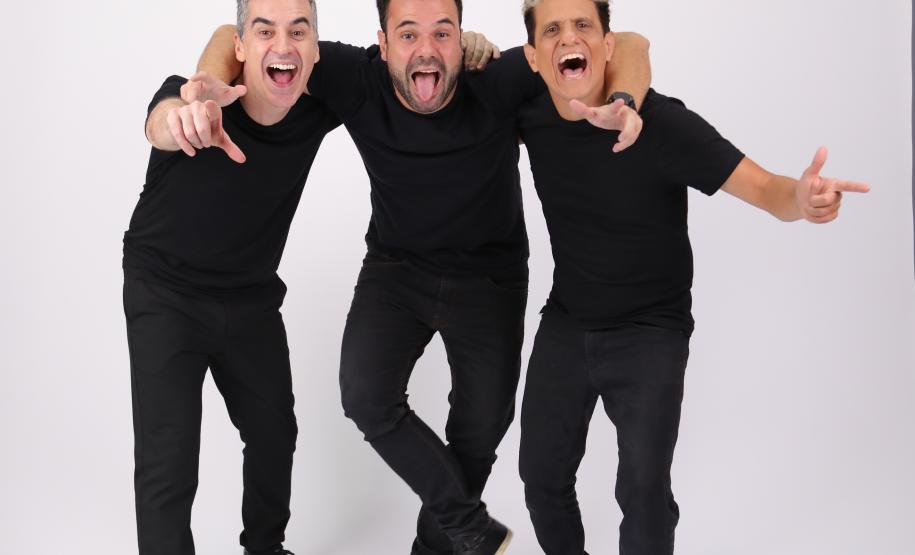 Grupo “Embrulha Pra Viagem”, desembarca em Curitiba com humor afiado e sucesso de público