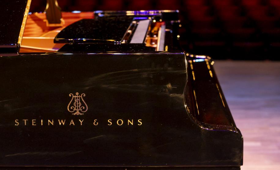 Novo piano Steinway & Sons marca aporte histórico em instrumentos musicais e inaugura temporada da Orquestra Sinfônica do Paraná