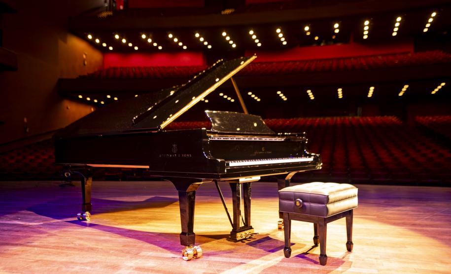 Novo piano Steinway & Sons marca aporte histórico em instrumentos musicais e inaugura temporada da Orquestra Sinfônica do Paraná