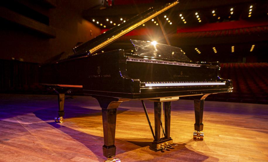Novo piano Steinway & Sons marca aporte histórico em instrumentos musicais e inaugura temporada da Orquestra Sinfônica do Paraná