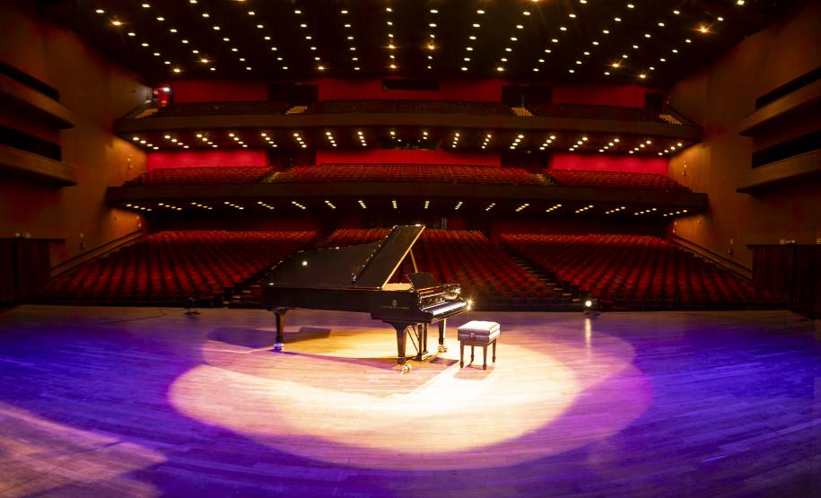 Novo piano Steinway & Sons marca aporte histórico em instrumentos musicais e inaugura temporada da Orquestra Sinfônica do Paraná
