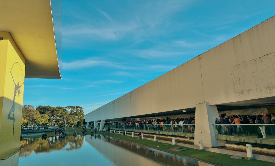 A série de concertos Mostly Mozart no Mon com a Orquestra Sinfônica do Paraná está de volta em 2026. A primeira apresentação será neste sábado(28) às 16h.