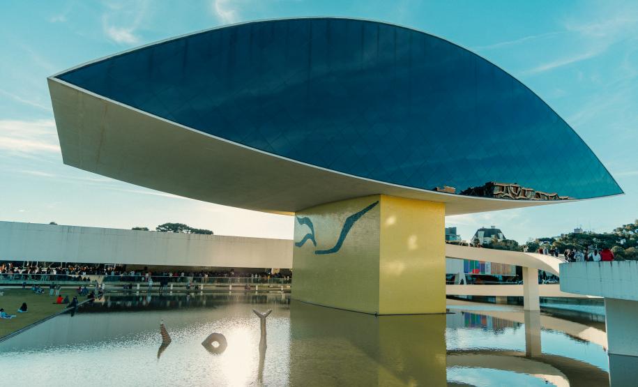 A série de concertos Mostly Mozart no Mon com a Orquestra Sinfônica do Paraná está de volta em 2026. A primeira apresentação será neste sábado(28) às 16h.