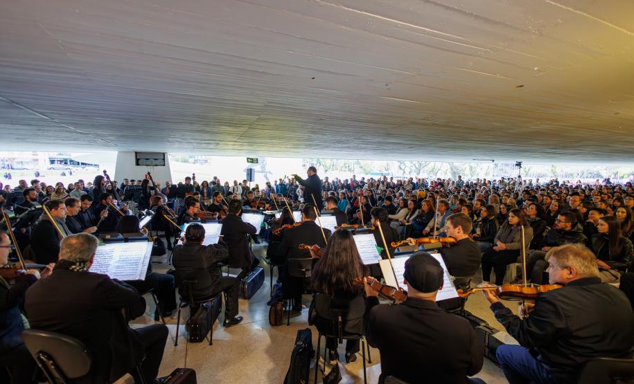 A série de concertos Mostly Mozart no Mon com a Orquestra Sinfônica do Paraná está de volta em 2026. A primeira apresentação será neste sábado(28) às 16h.