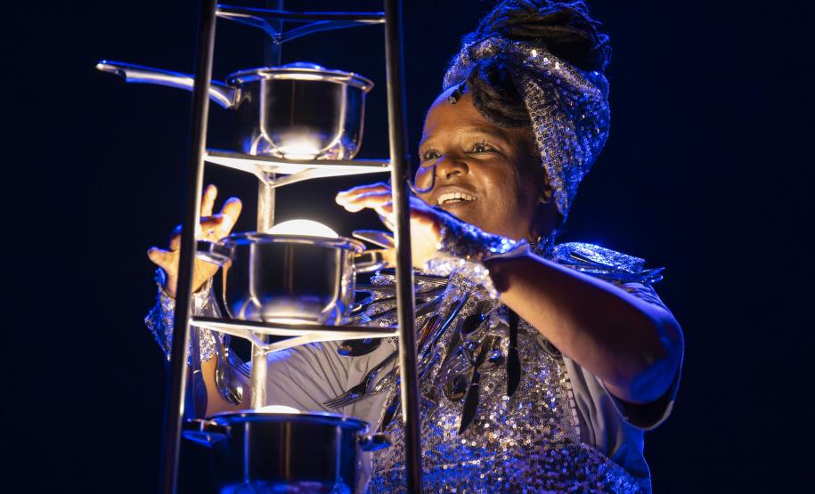 Monólogo teatral "Deixa Comigo"