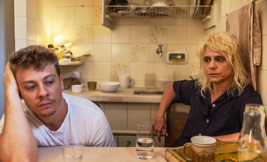 Malu Galli estrela “Mulher em Fuga”, espetáculo inspirado na obra de Édouard Louis, no Guairinha