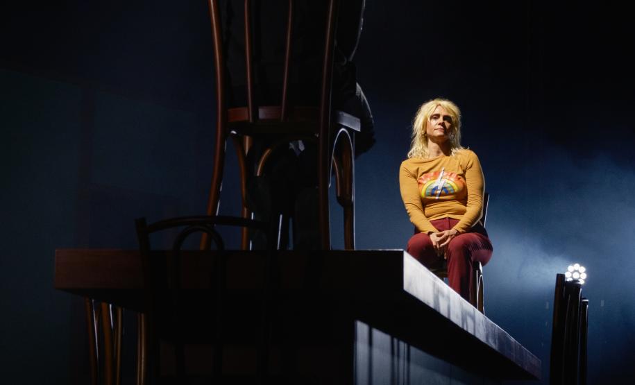 Malu Galli estrela “Mulher em Fuga”, espetáculo inspirado na obra de Édouard Louis, no Guairinha