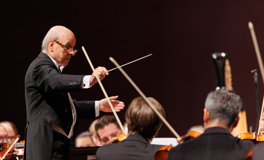Orquestra Sinfônica do Paraná abre temporada 2026 com novo piano e solista internacional