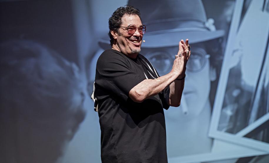 "Na Marca do Penâlti" Walter Casagrande Jr. estreia  monólogo autobiográfico