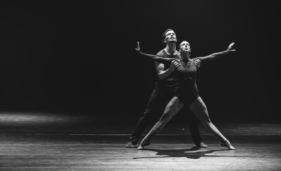 O Balé Teatro Guaíra abriu oficialmente sua temporada de apresentações de 2026 com “Tempo de Movimento”, que reuniu quase seis mil pessoas.