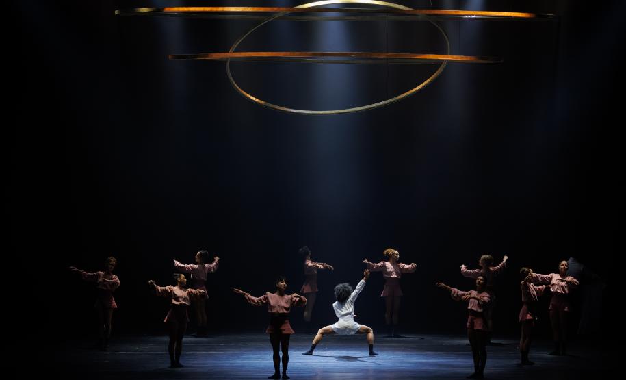 O Balé Teatro Guaíra abriu oficialmente sua temporada de apresentações de 2026 com “Tempo de Movimento”, que reuniu quase seis mil pessoas.