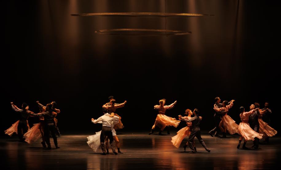 O Balé Teatro Guaíra abriu oficialmente sua temporada de apresentações de 2026 com “Tempo de Movimento”, que reuniu quase seis mil pessoas.