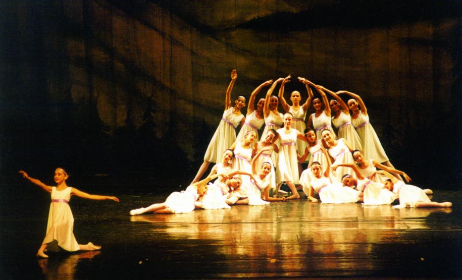 Mais de 15 mil alunos e de mil apresentações: Escola de Dança Teatro Guaíra celebra 70 anos
