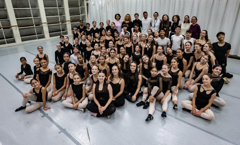 Escola de Dança Teatro Guaíra abre seleção para professores de dança clássica e contemporânea